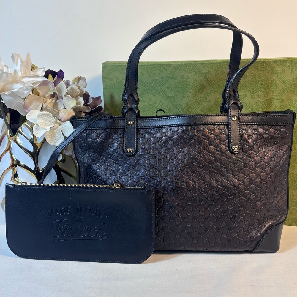 Gorgeous Gucci Guccissima Black Tote w/ Pouch